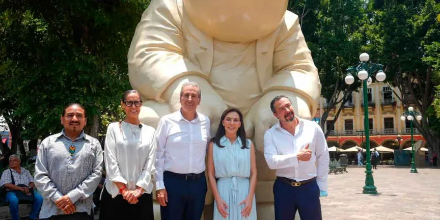 Pepe Chedraui inaugura la exposición “Viajando con Timoteo. El mundo como escenario”