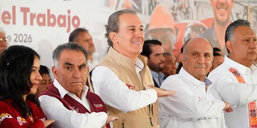 Pepe Chedraui participa en ceremonia cívica por el Día Internacional del Trabajo
