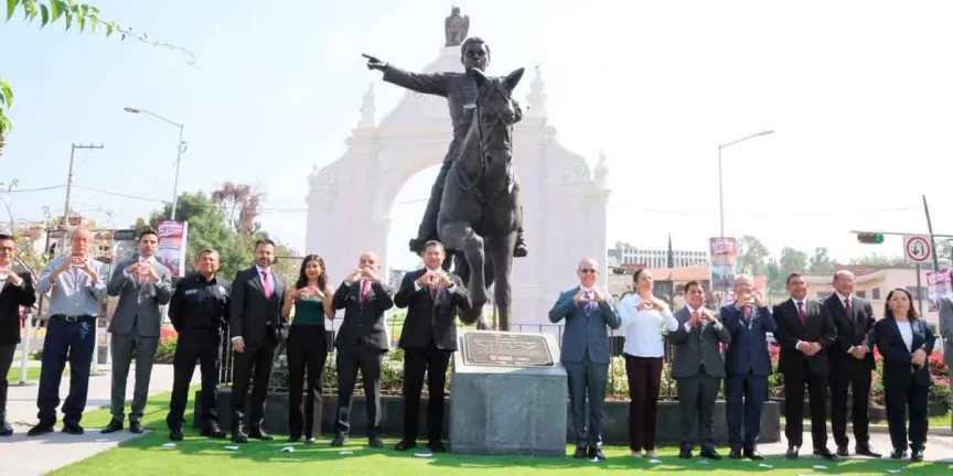 Rehabilita Alejandro Armenta el Arco de Loreto y devela escultura de Ignacio Zaragoza