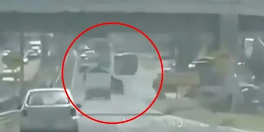 Tráiler embiste varios autos tras quedarse sin frenos en Tulancingo