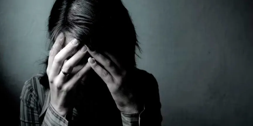 Hay familiares de víctimas bajo investigación acusados de violencia de género
