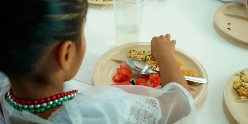 Visita Pepe Chedraui desayunador escolar en el Jardín de Niños "La Flor"