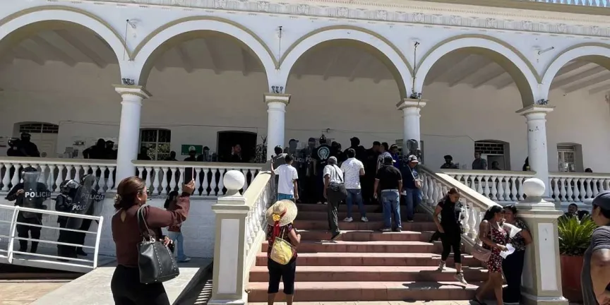 Diputados ya tienen la petición para quitar a la edil de Acatlán 