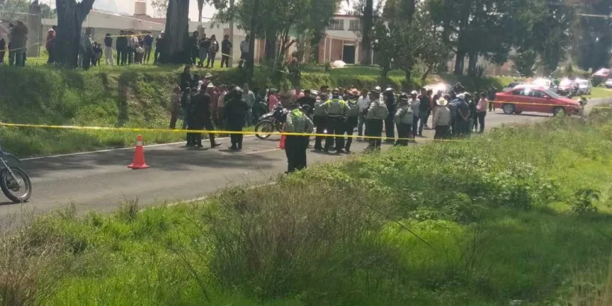 Mortal choque entre un tráiler y un auto en Tlalancaleca