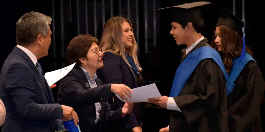 Acompaña Rectora Lilia Cedillo a estudiantes del Complejo Regional Centro BUAP en su graduación