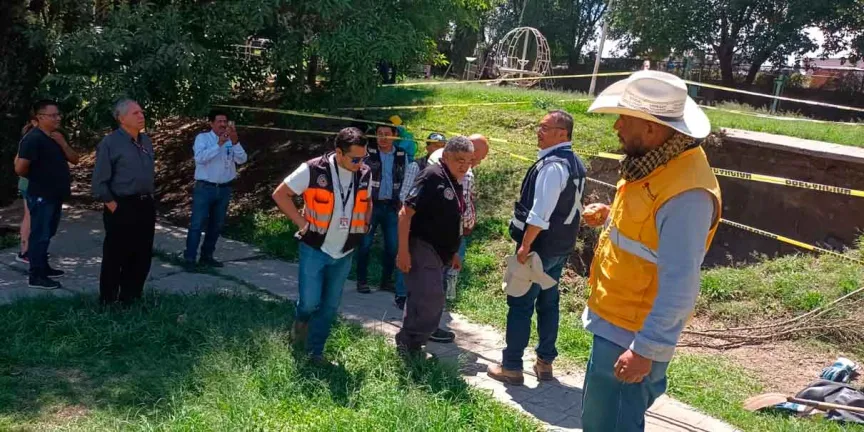 Agua de Puebla atiende hundimientos en la unidad habitacional IVI Santa Lucía 3 y en la colonia el Carmen