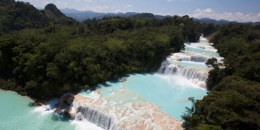 Cascadas de Agua Azul, Chiapas: donde el agua se vuelve azul y la naturaleza parece mágica