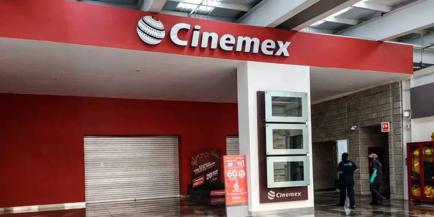 Empleados de Cinemex protestan por falta de reparto de utilidades y presuntos problemas financieros