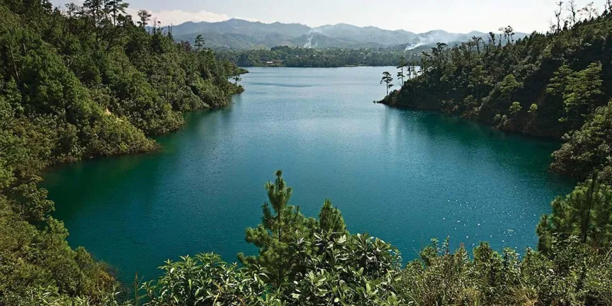 Este es el lugar en Chiapas que parece de otro mundo: Lagos de Montebello y sus aguas de colores