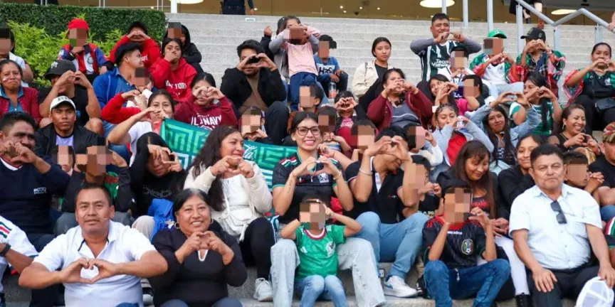 Gaby "La Bonita" Sánchez premia el esfuerzo de la niñez de Azumiatla