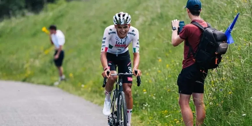 Isaac Del Toro brilla en Francia y se impone en el Tour Auvergne-Rhône-Alpes