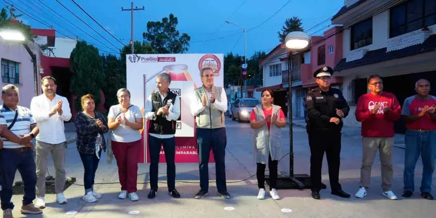 Lleva Pepe Chedraui alumbrado LED a la colonia 10 de Mayo con Puebla Brilla