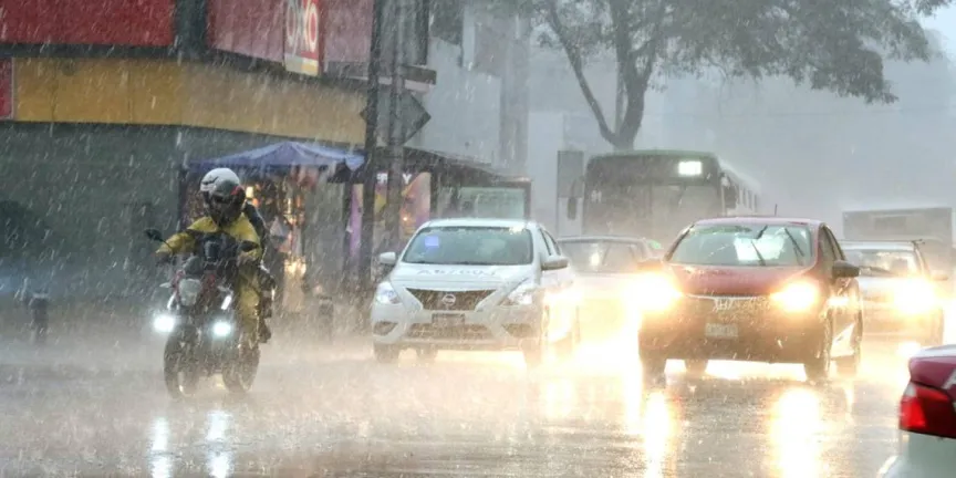 Dos potenciales ciclones en el Pacífico y una ola de calor sacuden simultáneamente al país