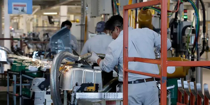 Cae empleo en manufacturas y acumula cuatro años consecutivos de retrocesos
