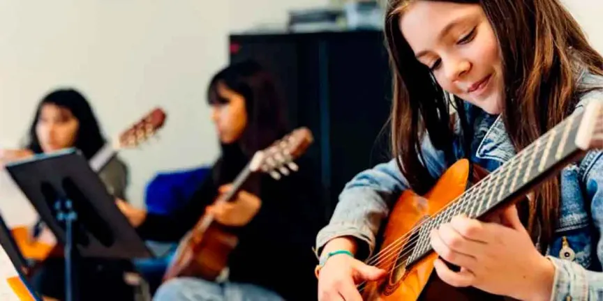 ¿Tocar música protege al cerebro? Esto dicen los estudios científicos