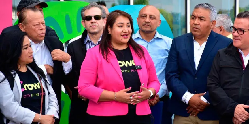 Llegan a Puebla los primeros pasajeros del vuelo directo desde Newark
