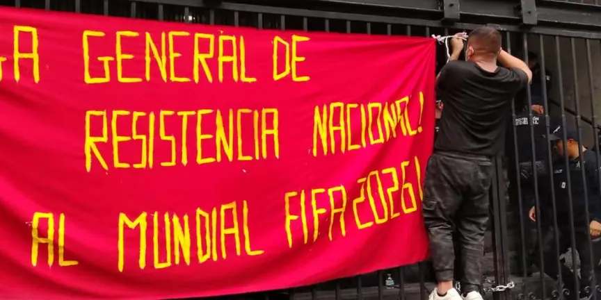 Protesta de CNTE apunta al Estadio CDMX durante partido del Mundial en la capital