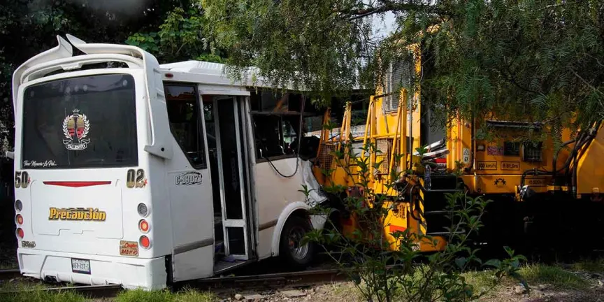 Piden cancelar concesión de la Ruta 50 por choque con locomotora que dejó 21 heridos