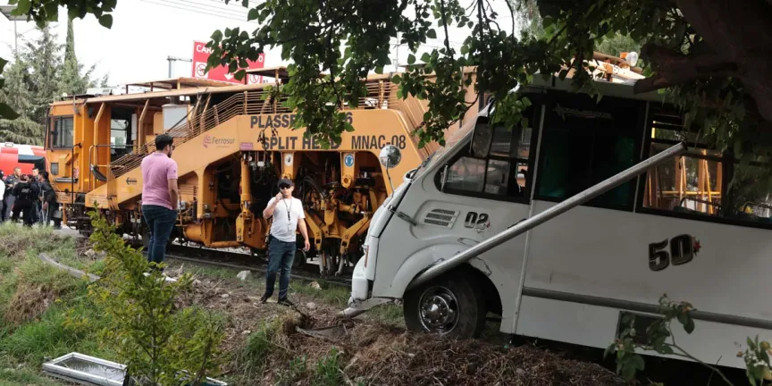 Ruta 50 que chocó contra tren en la Rivera Anaya no tenía permisos ni placas vigentes