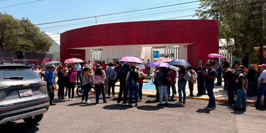Docentes de Normales en Puebla exigen pago de interinatos y acusan retrasos administrativos en la SEP