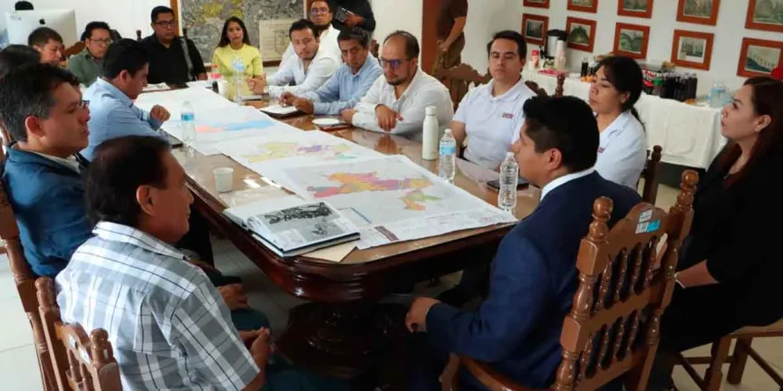 Sostiene Omar Muñoz mesa con cronistas y especialistas en límites territoriales
