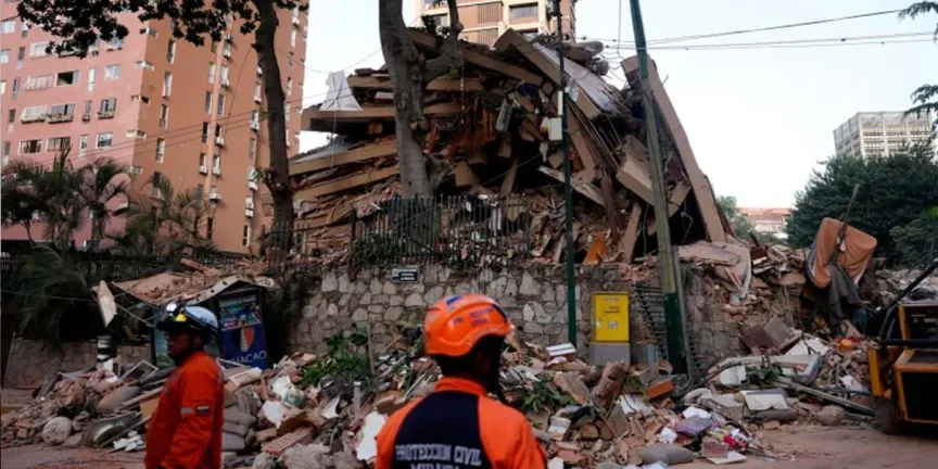 Suman 235 muertos por los terremotos en Venezuela, miles de heridos y cientos siguen atrapados