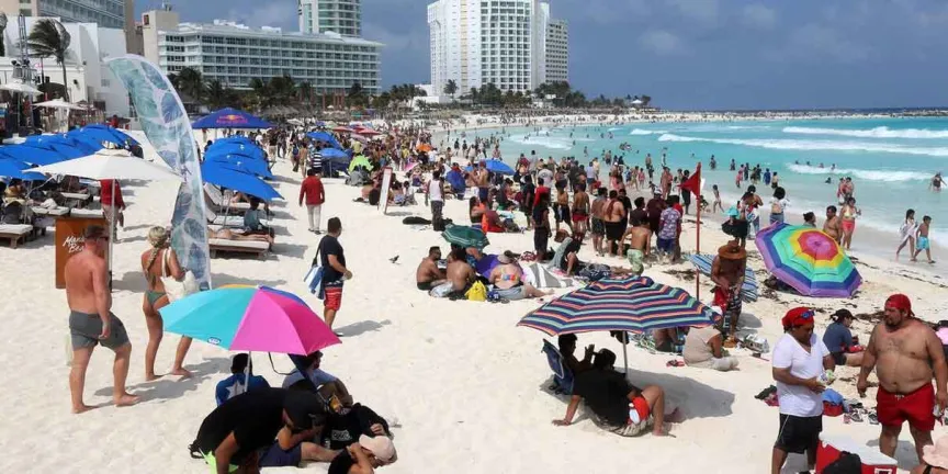Turismo internacional en México crece en abril, pero cae la entrada de divisas: Inegi