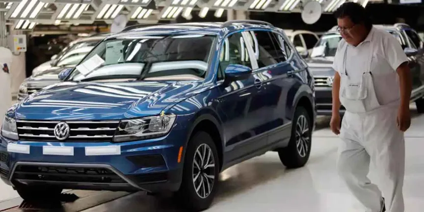 Volkswagen cerrará plantas y  prevé despedir  100 mil trabajadores; ¿habrá impacto para la planta de Puebla?