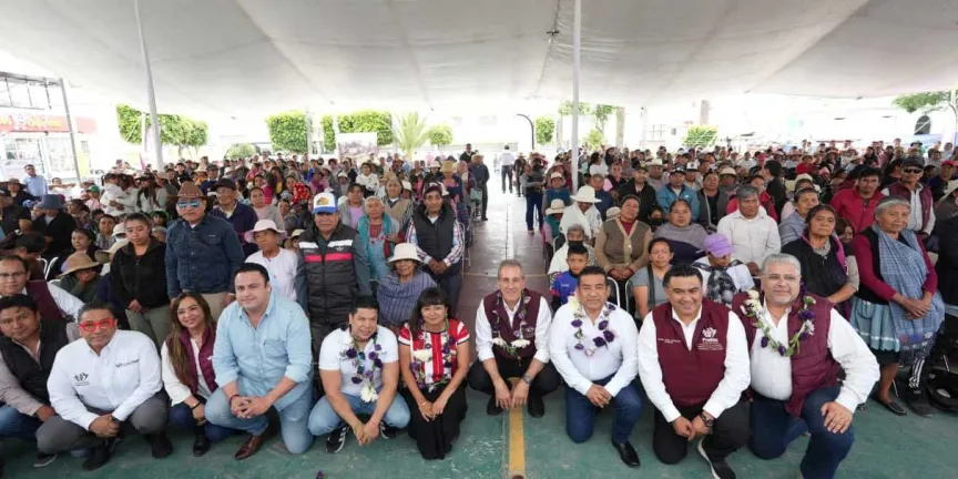 Garantiza José Chedraui acceso a servicios y apoyos a familias de Canoa