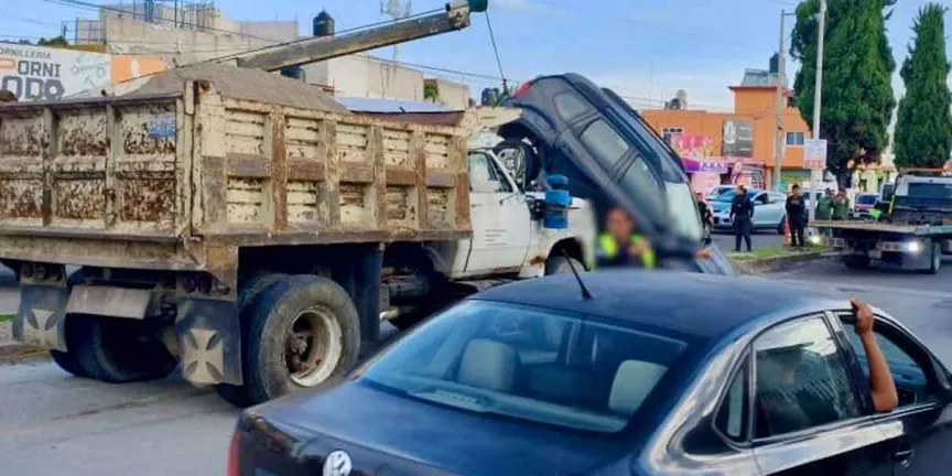 Movilización de emergencia por accidente vial en el puente de Xonacatepec