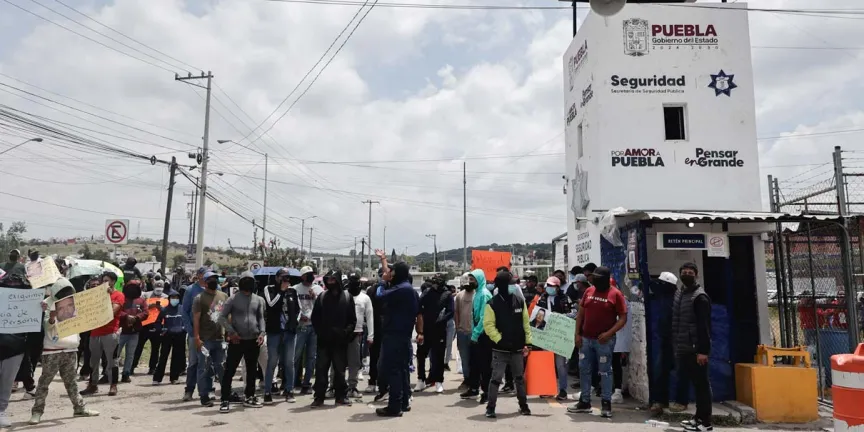 Familiares de internos protestan en el Penal de San Miguel por presuntas extorsiones y malos tratos
