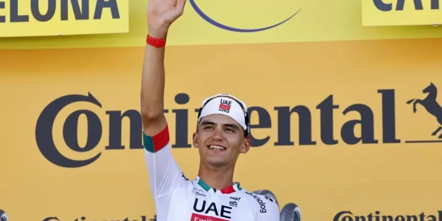 Isaac del Toro hace historia en Montjuic y gana la segunda etapa del Tour de Francia