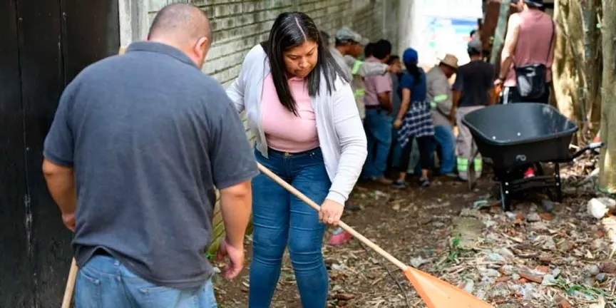 Limpieza y mantenimiento para mejorar espacios públicos en Huauchinango