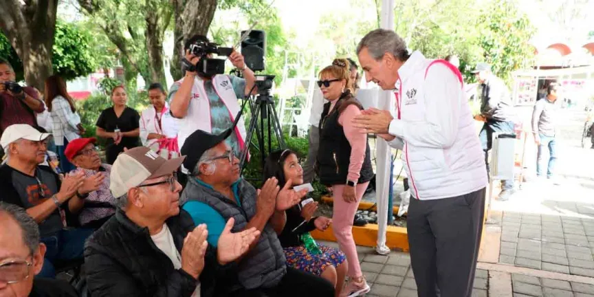 Pepe Chedraui entrega 50 aparatos auditivos para mejorar la calidad de vida de personas con discapacidad auditiva