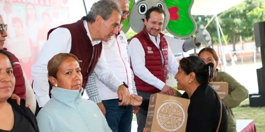 Pepe Chedraui entrega más de 4 mil despensas a familias de San Baltazar Tetela