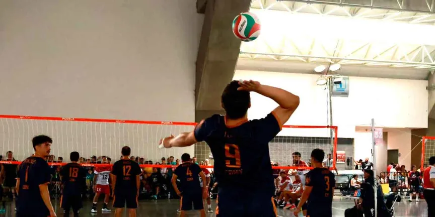 Se desarrolla el cuarto día de actividades del Festival Máster de Voleibol en Puebla capital