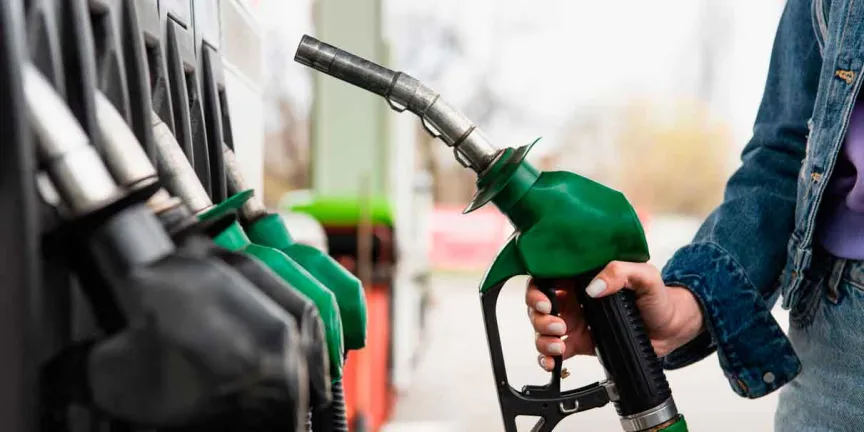 Sheinbaum se compromete a mantener el precio de la  gasolina en 24  y diésel en 27 pesos