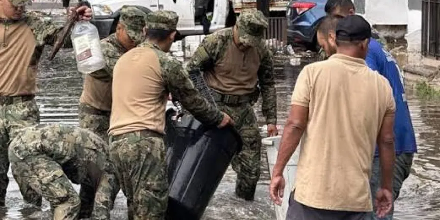 Despliega Marina brigadas de rescate para auxiliar a familias damnificadas por tormenta nocturna en Sinaloa