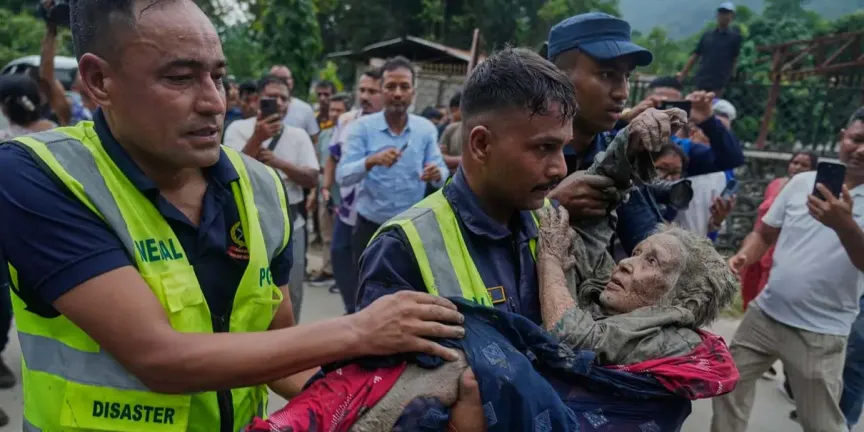 Aumenta a 353 la cifra de muertos por inundaciones en Nepal y Tíbet