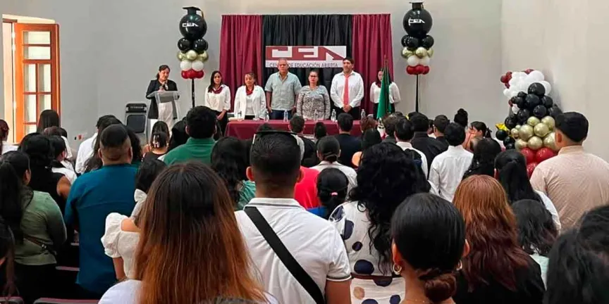 Celebró y felicitó Huauchinango a graduados del Centro de Educación Abierta