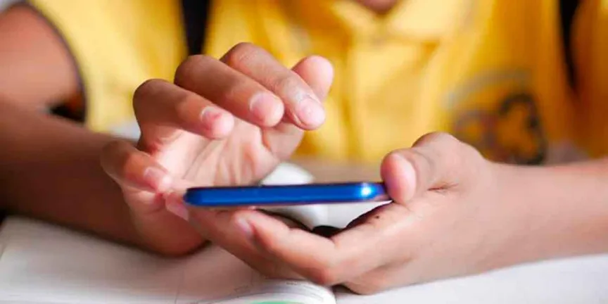 México analiza regular celulares y redes sociales para reducir la adicción entre estudiantes
