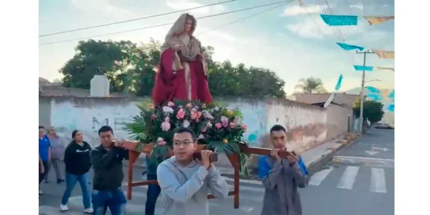Peregrinos de Santa Ana Atzacan avanzan rumbo a Ciudad Serdán