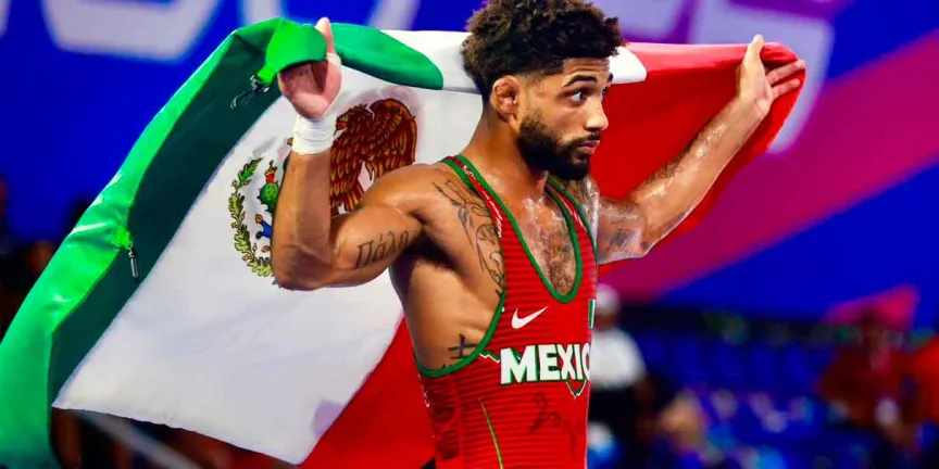 Román Bravo rompe una hegemonía de casi 50 años en la lucha libre y gana oro en los  Juegos Centroamericanos