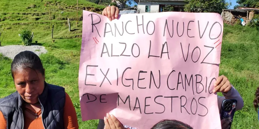 Alumnos siguen sin clases por protesta de padres en Chichiquila
