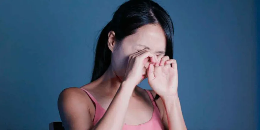 Ojo seco: los errores diarios que pueden aumentar las molestias