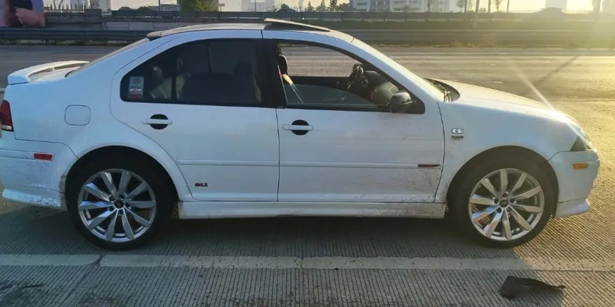 Auto robado desata persecución y termina con un detenido en Vía Atlixcáyotl