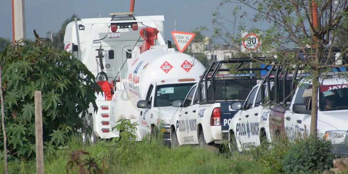 Atrapan a huachicoleros en Coronango; retienen tres pipas